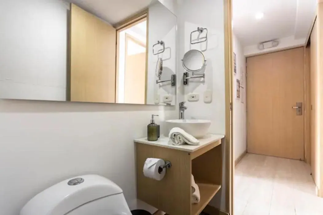San Peter Aparta Suite En La 70 Laureles Medellín Apartamento