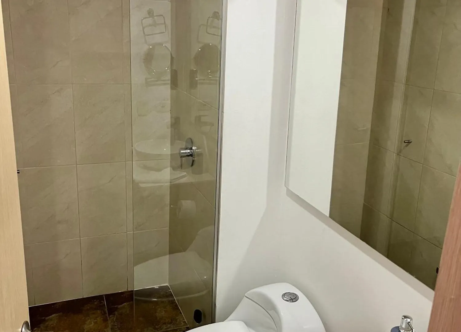 San Peter Aparta Suite En La 70 Laureles Medellín 0*,